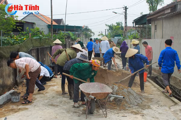 can bo cong chuc huyen can loc cung nguoi dan lam nong thon moi