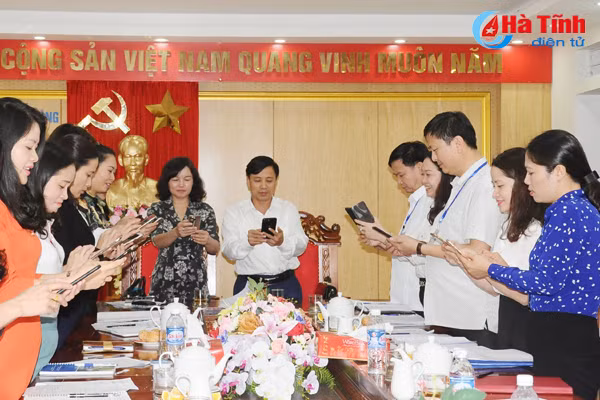 phoi hop thuc hien hieu qua phong trao 5 khong 3 sach