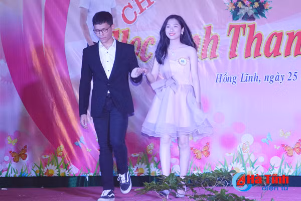ngam top 5 nu sinh thanh lich truong thpt hong linh