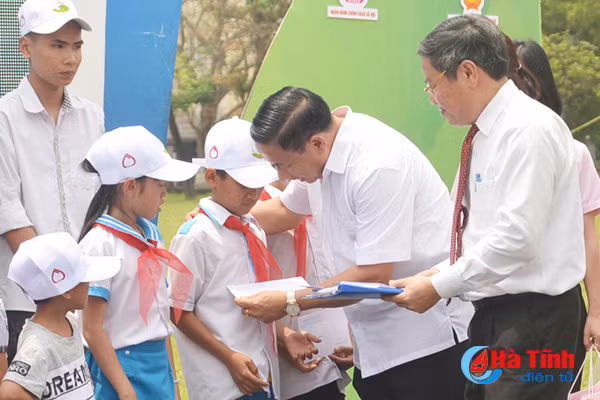 hanh trinh cap la yeu thuong cua vtv24 den voi ha tinh