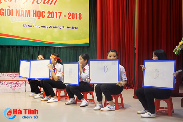 hoc sinh 9 truong thcs tham gia lien hoan chi huy doi gioi