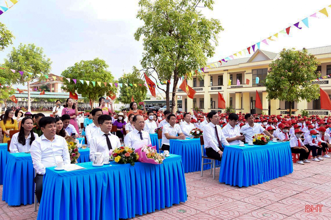 Lãnh đạo Hà Tĩnh chung vui lễ khai giảng năm học mới 2022 - 2023