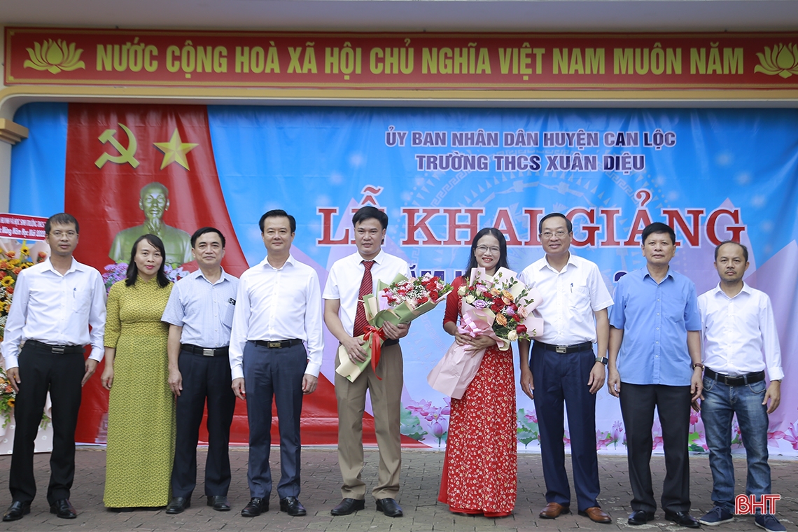 Lãnh đạo Hà Tĩnh chung vui lễ khai giảng năm học mới 2022 - 2023