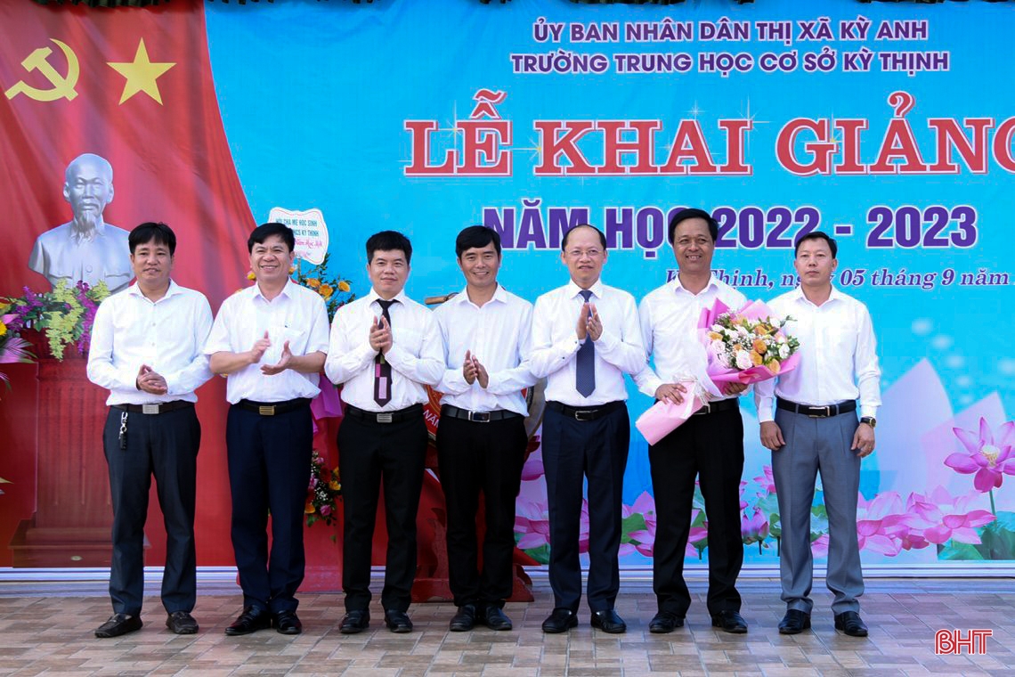 Lãnh đạo Hà Tĩnh chung vui lễ khai giảng năm học mới 2022 - 2023