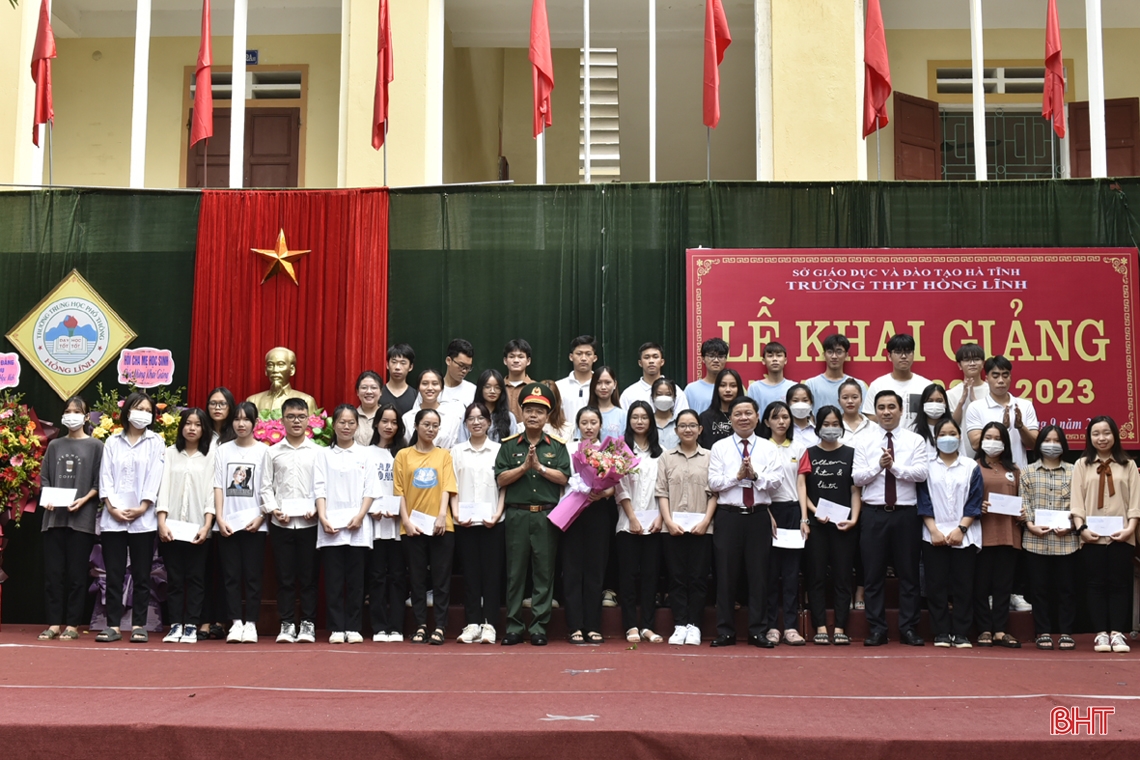 Lãnh đạo Hà Tĩnh chung vui lễ khai giảng năm học mới 2022 - 2023