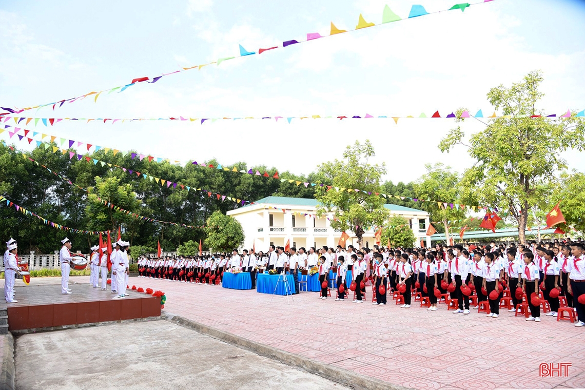 Lãnh đạo Hà Tĩnh chung vui lễ khai giảng năm học mới 2022 - 2023