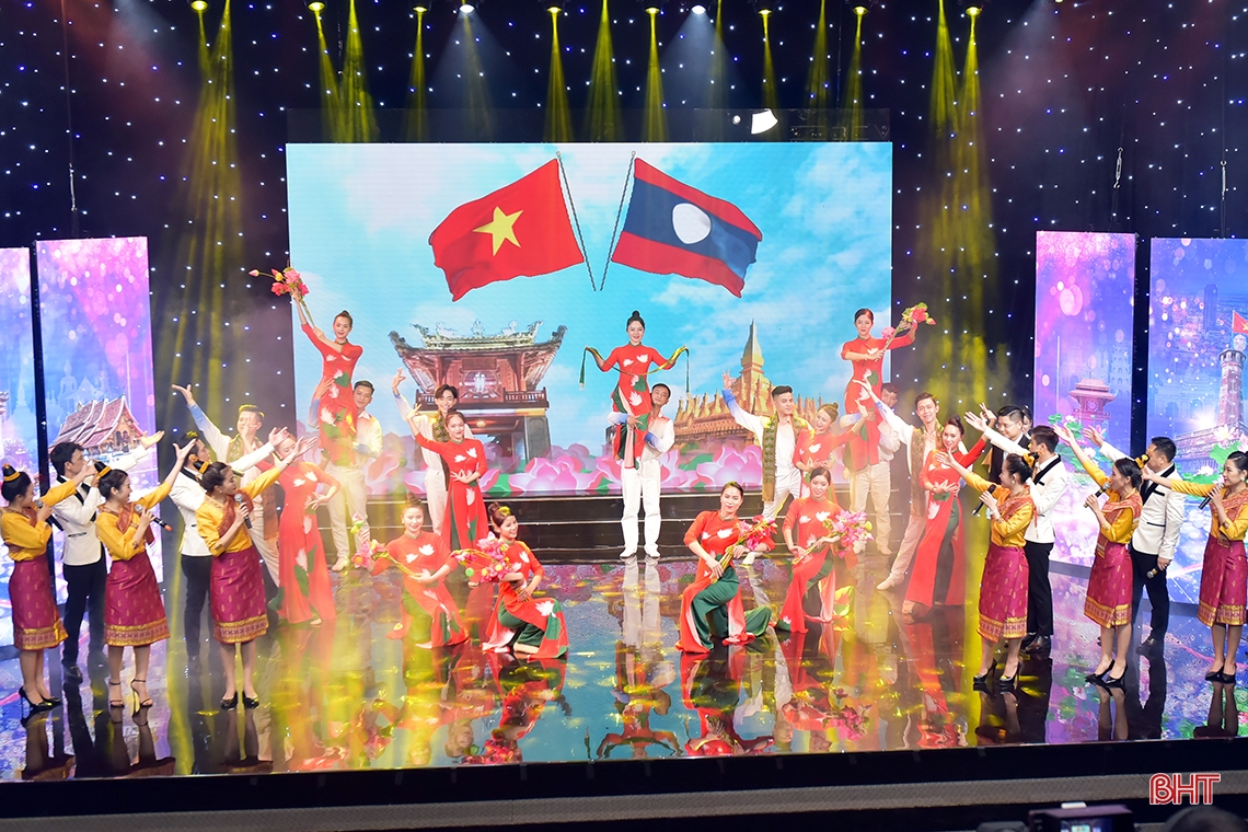 Lắng đọng Chương trình giao lưu nghệ thuật “Nghĩa tình hai mái Trường Sơn”