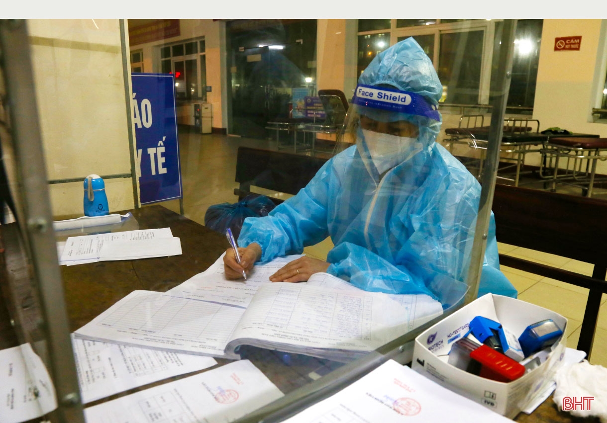 Bác sỹ rời cơ sở y tế công và thách thức về bài toán nhân lực (Bài 1): Chuyện những người chấp nhận mất biên chế