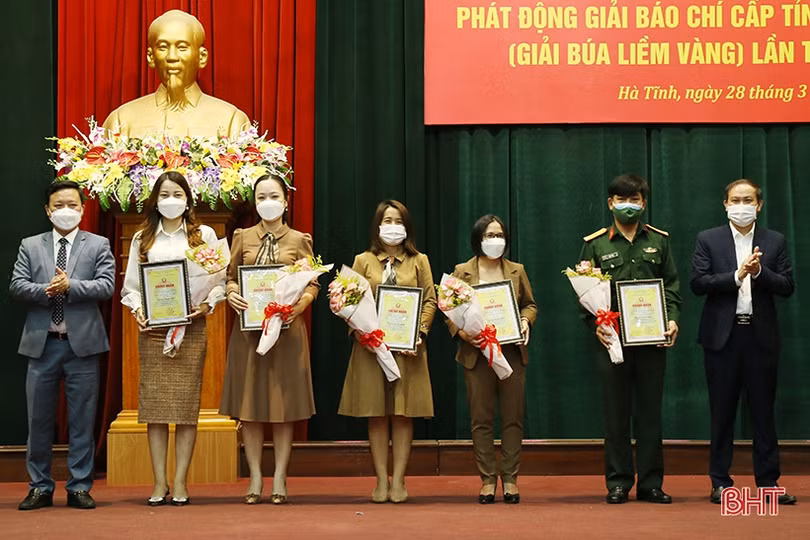 Hà Tĩnh phát động Giải Búa liềm vàng và Giải Báo chí viết về gương người tốt, việc tốt năm 2022