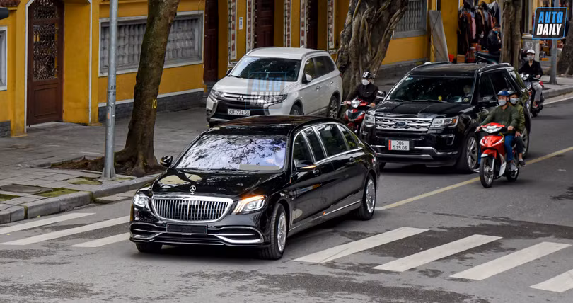 Mercedes-Maybach S650 Pullman - sedan siêu sang dài 6,5m trên phố Hà Nội
