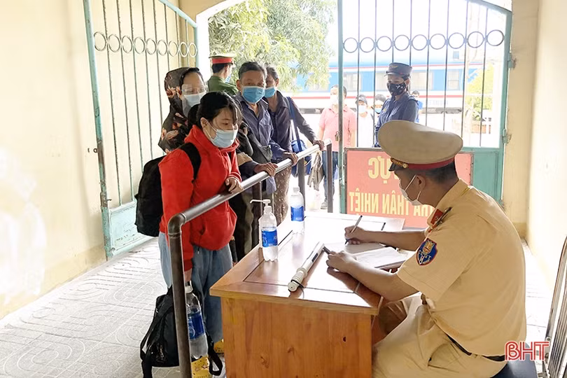 Hà Tĩnh kiểm soát hành khách đi tàu hỏa, phải khai báo y tế đầy đủ