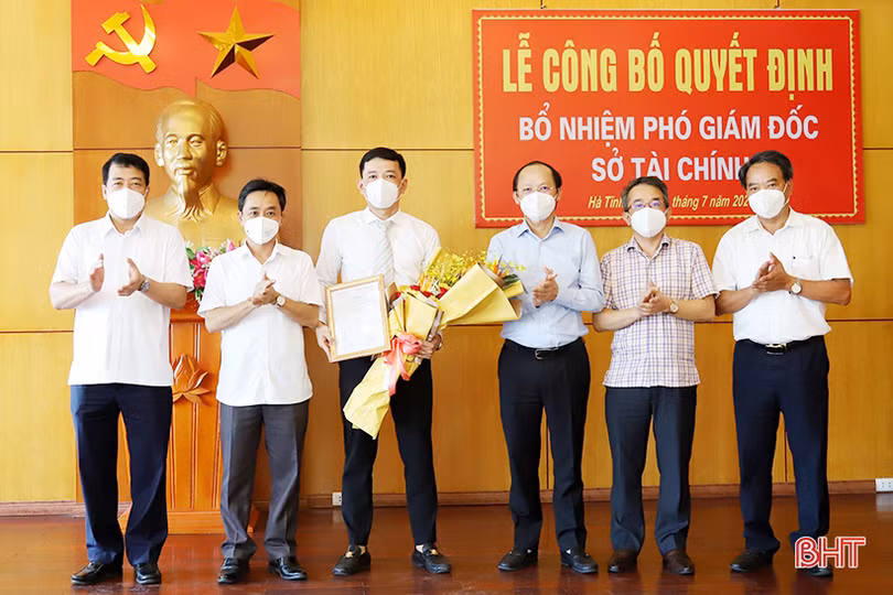 Công bố quyết định bổ nhiệm Phó Giám đốc Sở Tài chính Hà Tĩnh