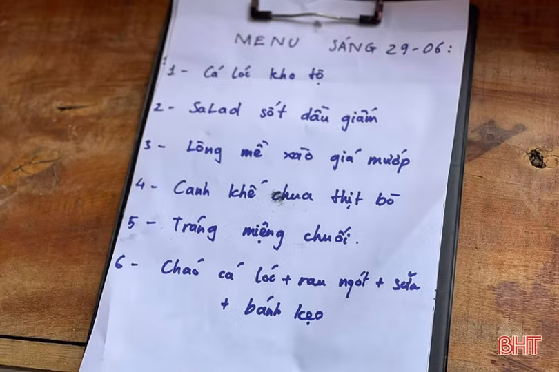 Nhóm bạn trẻ nấu hơn 5.000 suất cơm hỗ trợ các điểm cách ly ở Lộc Hà
