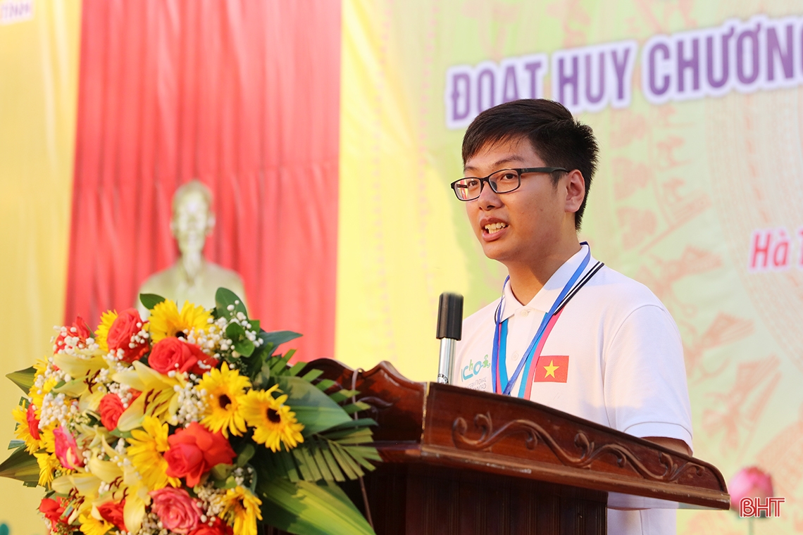 Lãnh đạo tỉnh chúc mừng học sinh giành HCV Olympic Hóa học quốc tế