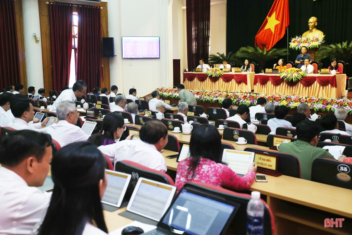 Lần đầu tiên, HĐND tỉnh Hà Tĩnh họp không giấy”