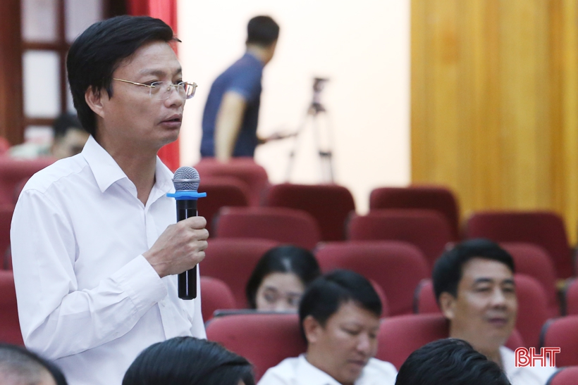 Bí thư Tỉnh ủy trăn trở con số 10% tốc độ tăng trưởng 6 tháng cuối năm, đại biểu quan tâm việc gỡ khó thu hút đầu tư