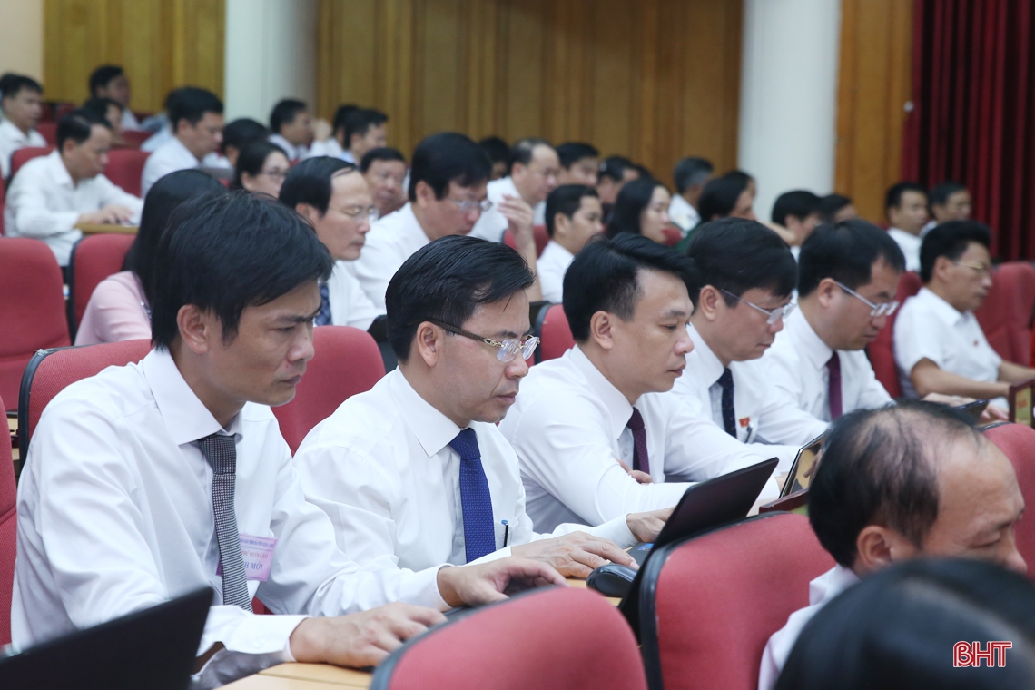 Phiên khai mạc Kỳ họp thứ 15 HĐND tỉnh Hà Tĩnh: Đại biểu nghe các báo cáo, tờ trình quan trọng