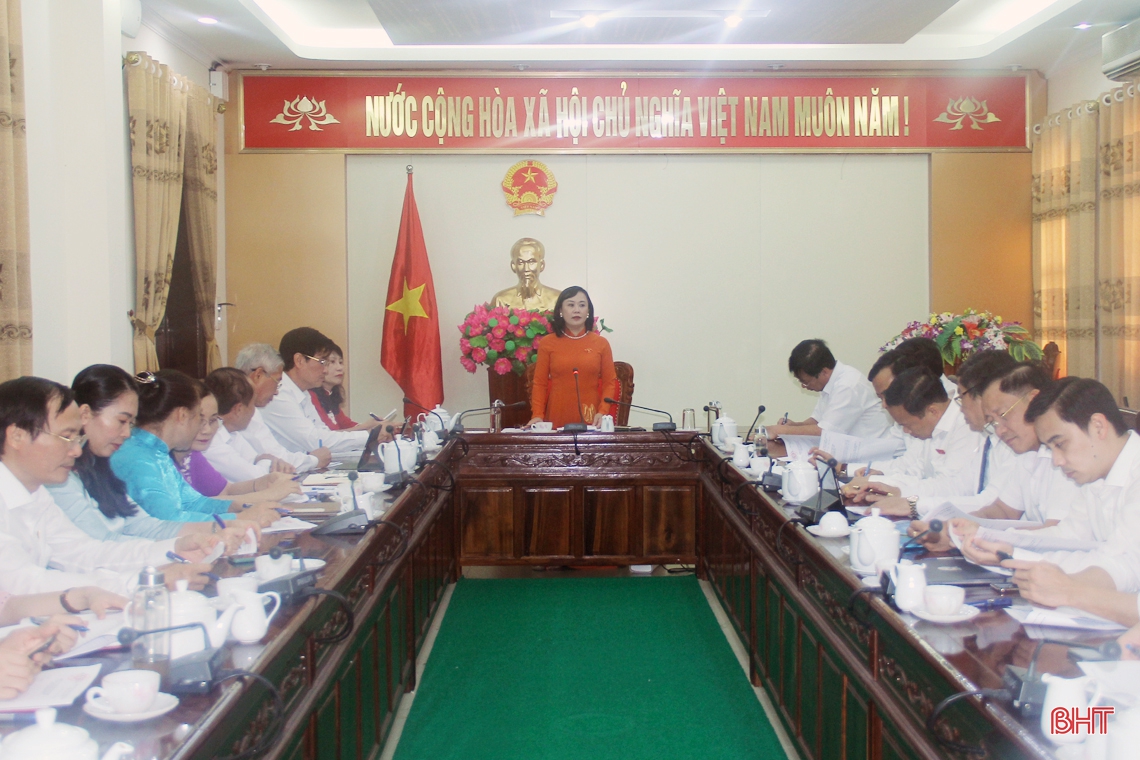 Bí thư Tỉnh ủy trăn trở con số 10% tốc độ tăng trưởng 6 tháng cuối năm, đại biểu quan tâm việc gỡ khó thu hút đầu tư