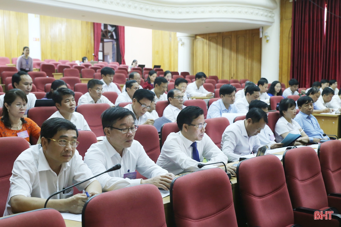 Bí thư Tỉnh ủy trăn trở con số 10% tốc độ tăng trưởng 6 tháng cuối năm, đại biểu quan tâm việc gỡ khó thu hút đầu tư