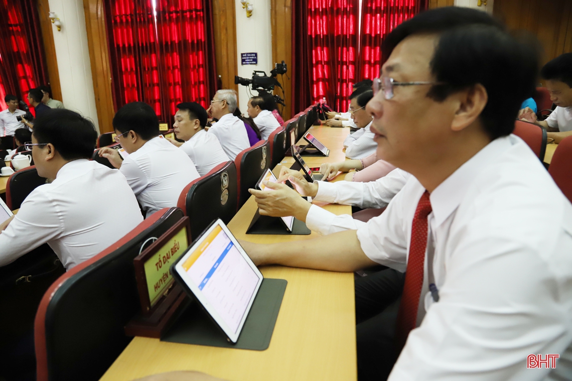 Phiên khai mạc Kỳ họp thứ 15 HĐND tỉnh Hà Tĩnh: Đại biểu nghe các báo cáo, tờ trình quan trọng