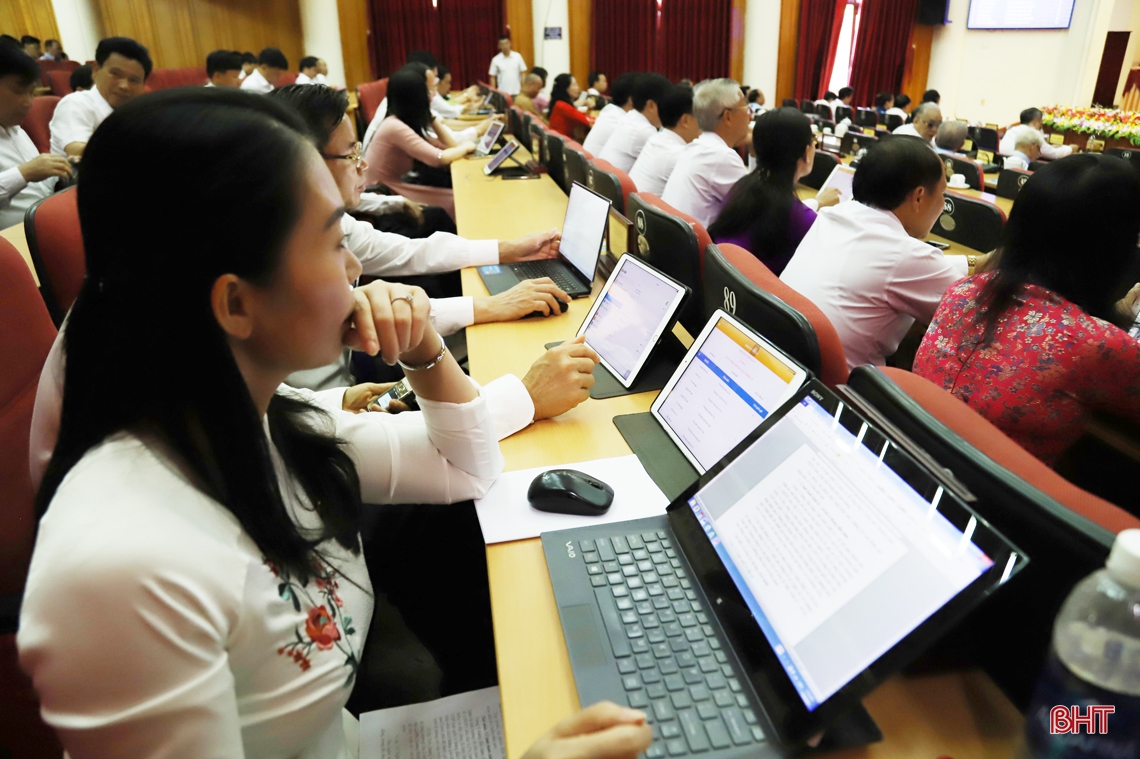 Thẳng thắn, trách nhiệm, đóng góp nhiều ý kiến chất lượng để Kỳ họp thứ 15 đạt kết quả cao nhất