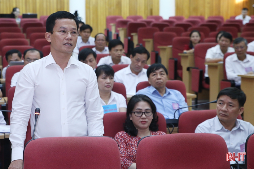 Bí thư Tỉnh ủy trăn trở con số 10% tốc độ tăng trưởng 6 tháng cuối năm, đại biểu quan tâm việc gỡ khó thu hút đầu tư