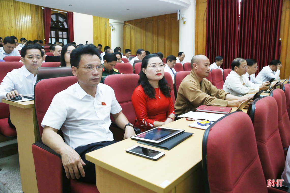 Phiên khai mạc Kỳ họp thứ 15 HĐND tỉnh Hà Tĩnh: Đại biểu nghe các báo cáo, tờ trình quan trọng