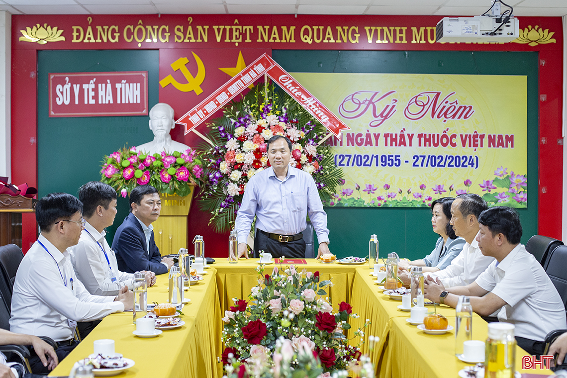 Lãnh đạo tỉnh chúc mừng Sở Y tế và các đơn vị nhân Ngày Thầy thuốc Việt Nam