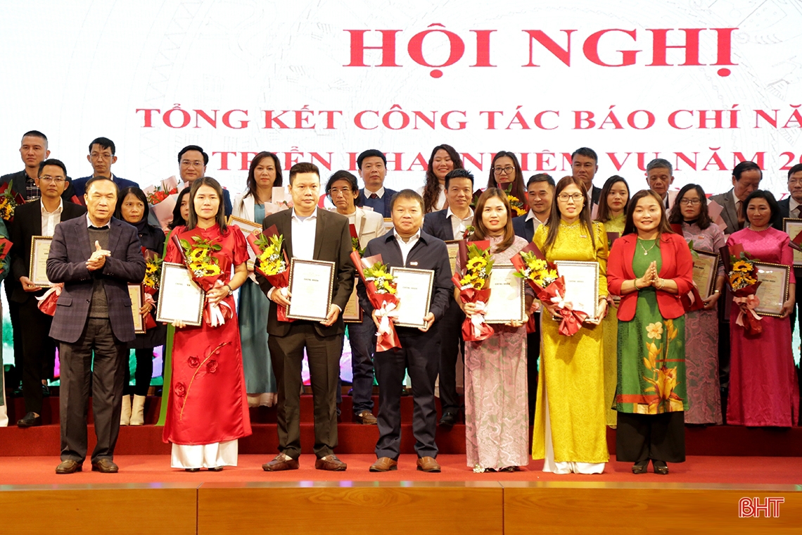 Hà Tĩnh tổng kết hoạt động báo chí, trao Giải Búa liềm vàng cấp tỉnh năm 2022