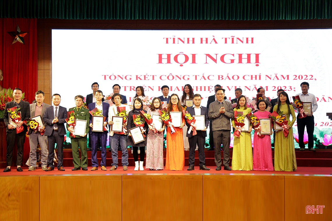 Hà Tĩnh tổng kết hoạt động báo chí, trao Giải Búa liềm vàng cấp tỉnh năm 2022