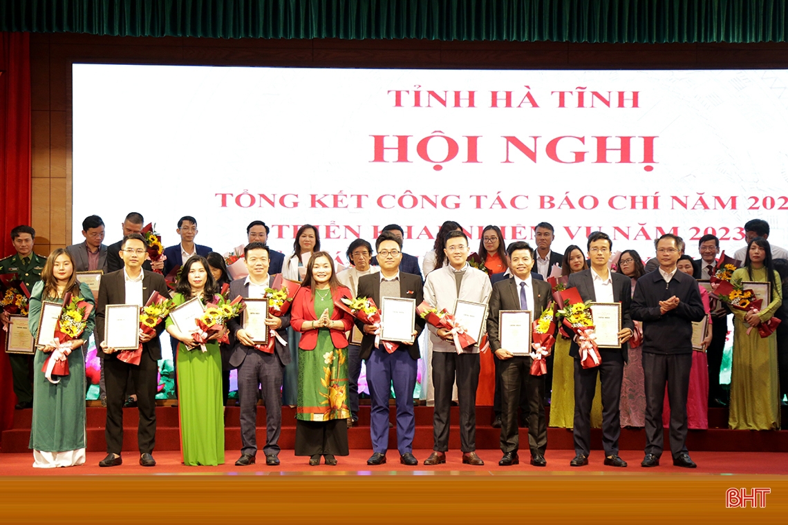 Hà Tĩnh tổng kết hoạt động báo chí, trao Giải Búa liềm vàng cấp tỉnh năm 2022