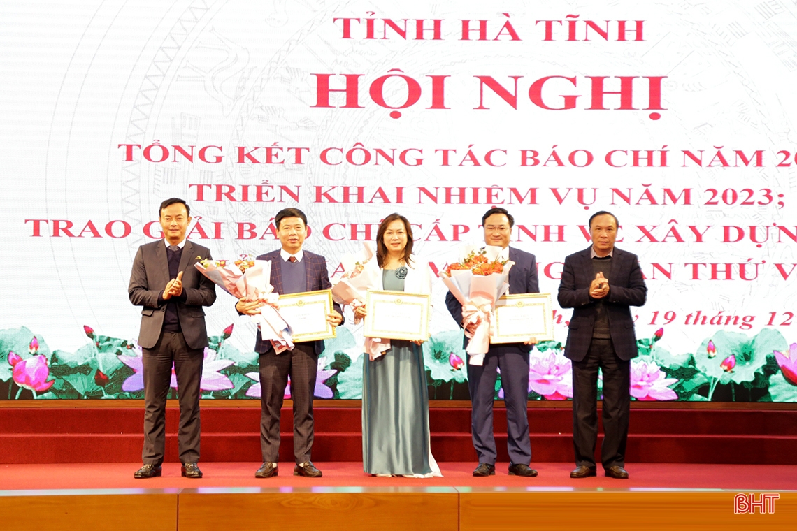 Hà Tĩnh tổng kết hoạt động báo chí, trao Giải Búa liềm vàng cấp tỉnh năm 2022