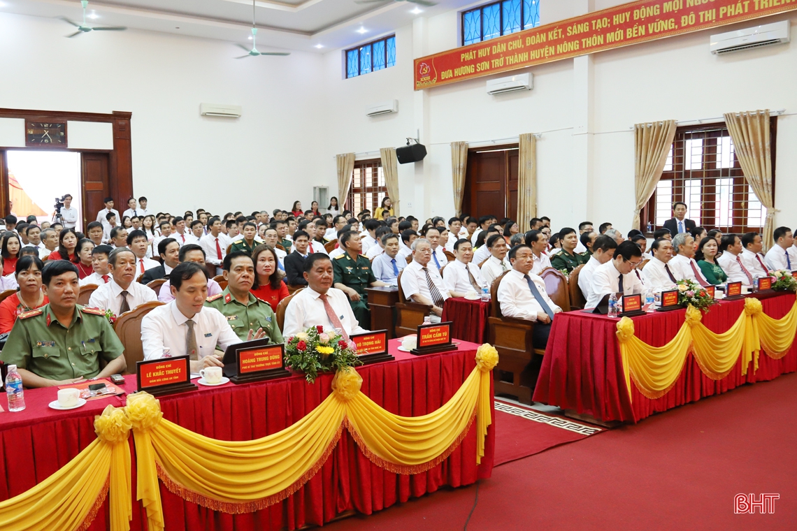 Bầu 39 đồng chí vào Ban chấp hành Đảng bộ huyện Hương Sơn nhiệm kỳ 2020 - 2025