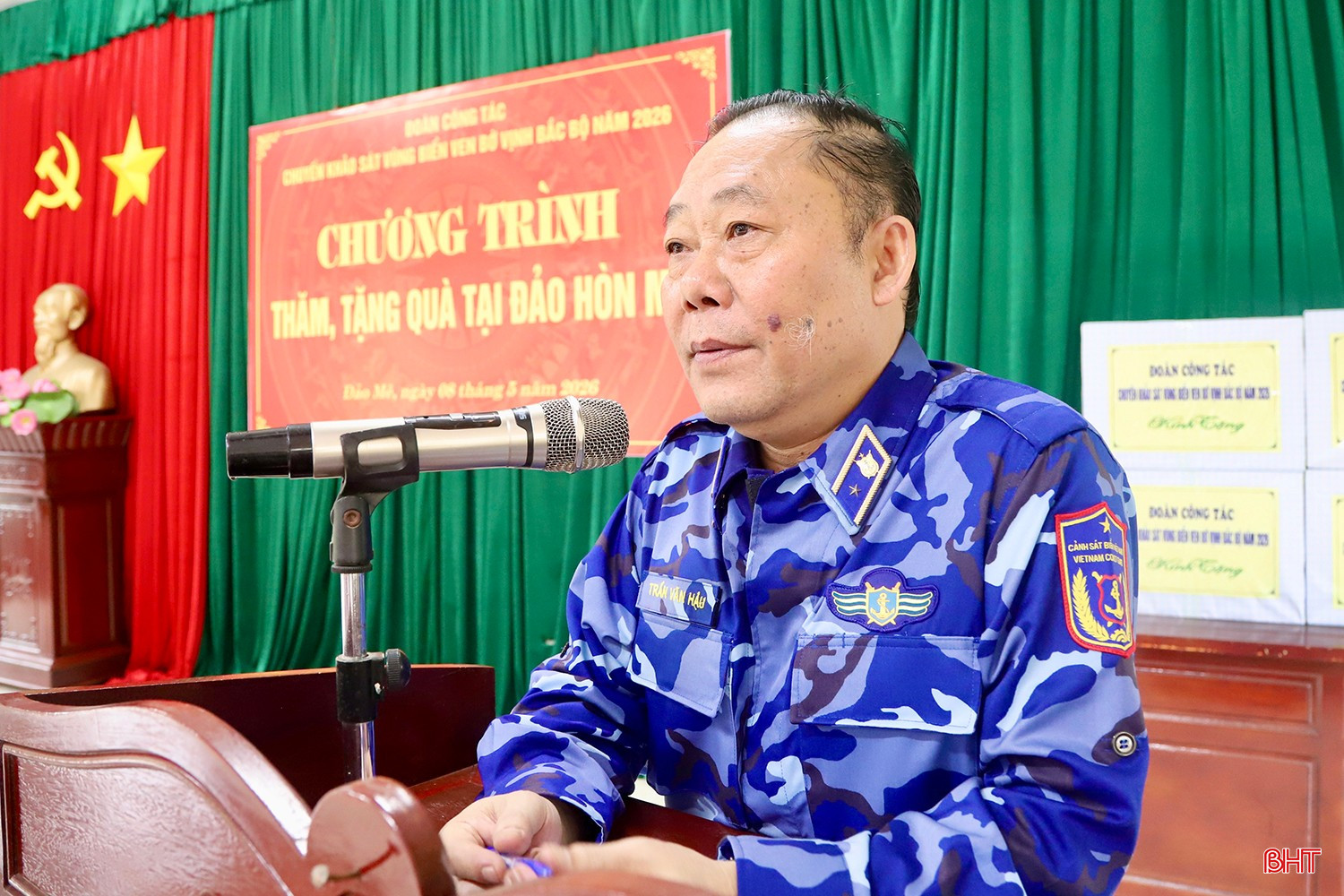 Thiếu tướng Trần Văn Hậu - Chính ủy Bộ Tư lệnh Vùng Cảnh sát biển 1 ghi nhận, biểu dương những kết quả Tiểu đoàn Hỗn hợp đảo Mê đạt được trong thời gian qua.