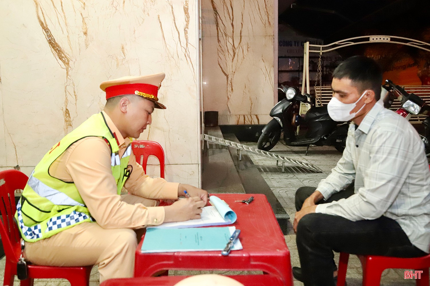 Với phương châm “không có vùng cấm, không có ngoại lệ”, mọi trường hợp vi phạm đều bị lập biên bản và xử lý nghiêm theo quy định của pháp luật.