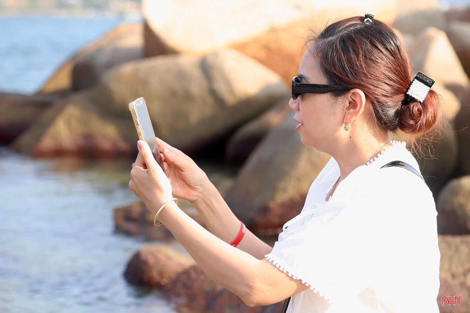 Chị Trần Bích Liên (phường Cầu Giấy, TP Hà Nội) cho biết: "Đặt chân đến đây, tôi bị chinh phục bởi vẻ đẹp hoang sơ của những ghềnh đá và làn nước xanh trong. Chúng tôi rất mong chính quyền địa phương sớm có hướng khai thác cụ thể, vừa giữ được nét tự nhiên, vừa có các dịch vụ du lịch cần thiết để du khách được trải nghiệm trọn vẹn hơn mỗi khi về với Thiên Cầm".