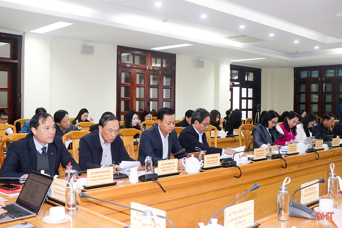 Tháo gỡ khó khăn, vướng mắc để Trường Đại học Hà Tĩnh phát triển trong giai đoạn mới