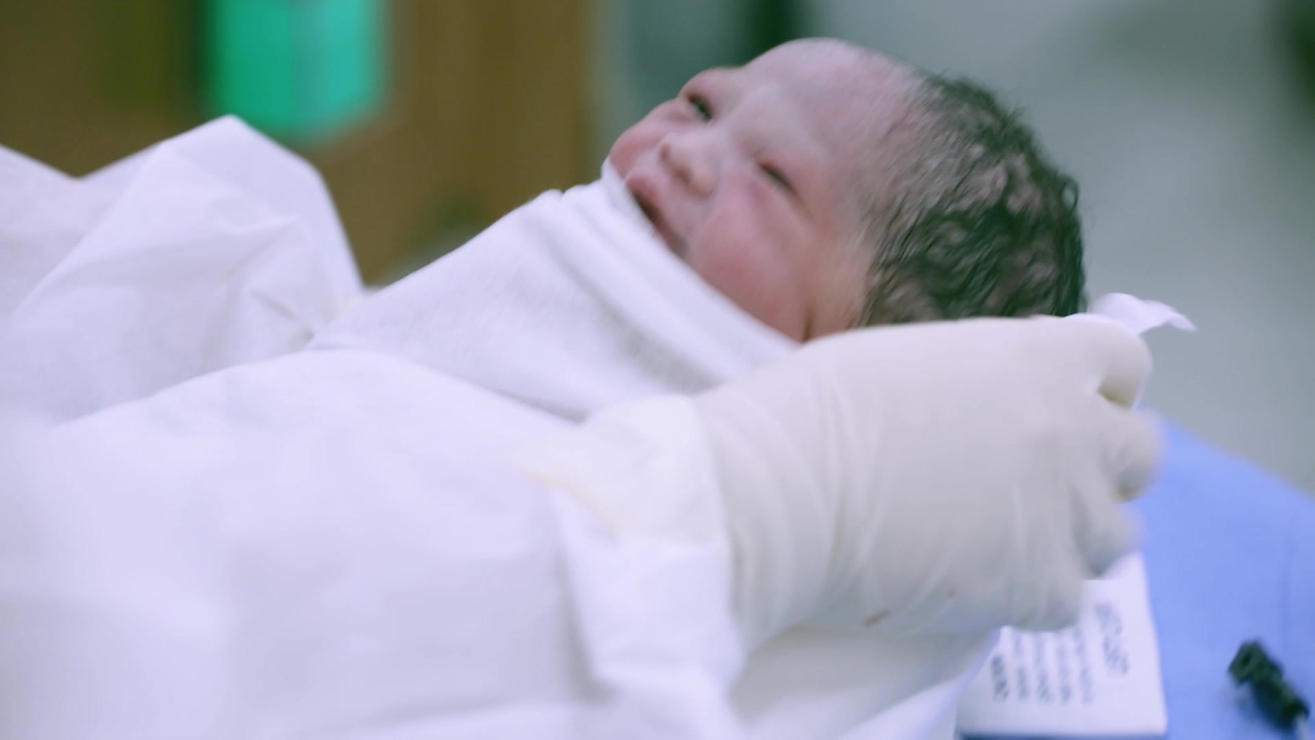 Hoá ra trên cuộc đời này, vẫn có những con người quên hết mọi thứ để cứu sống người khác