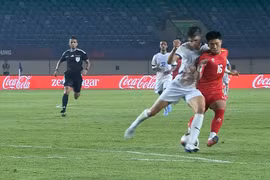 Trực tiếp bóng đá Việt Nam vs Philippines: Đội bạn ép sân!