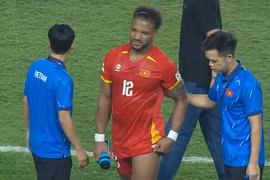 Trực tiếp bóng đá Việt Nam vs Philippines: Xuân Son chấn thương rời sân