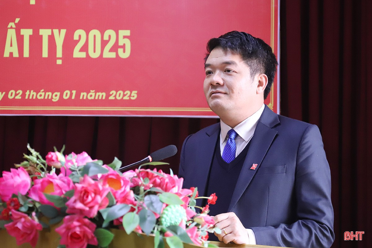 Chủ tịch Ủy ban MTTQ tỉnh Trần Nhật Tân phát biểu tại lễ hưởng ứng ủng hộ.