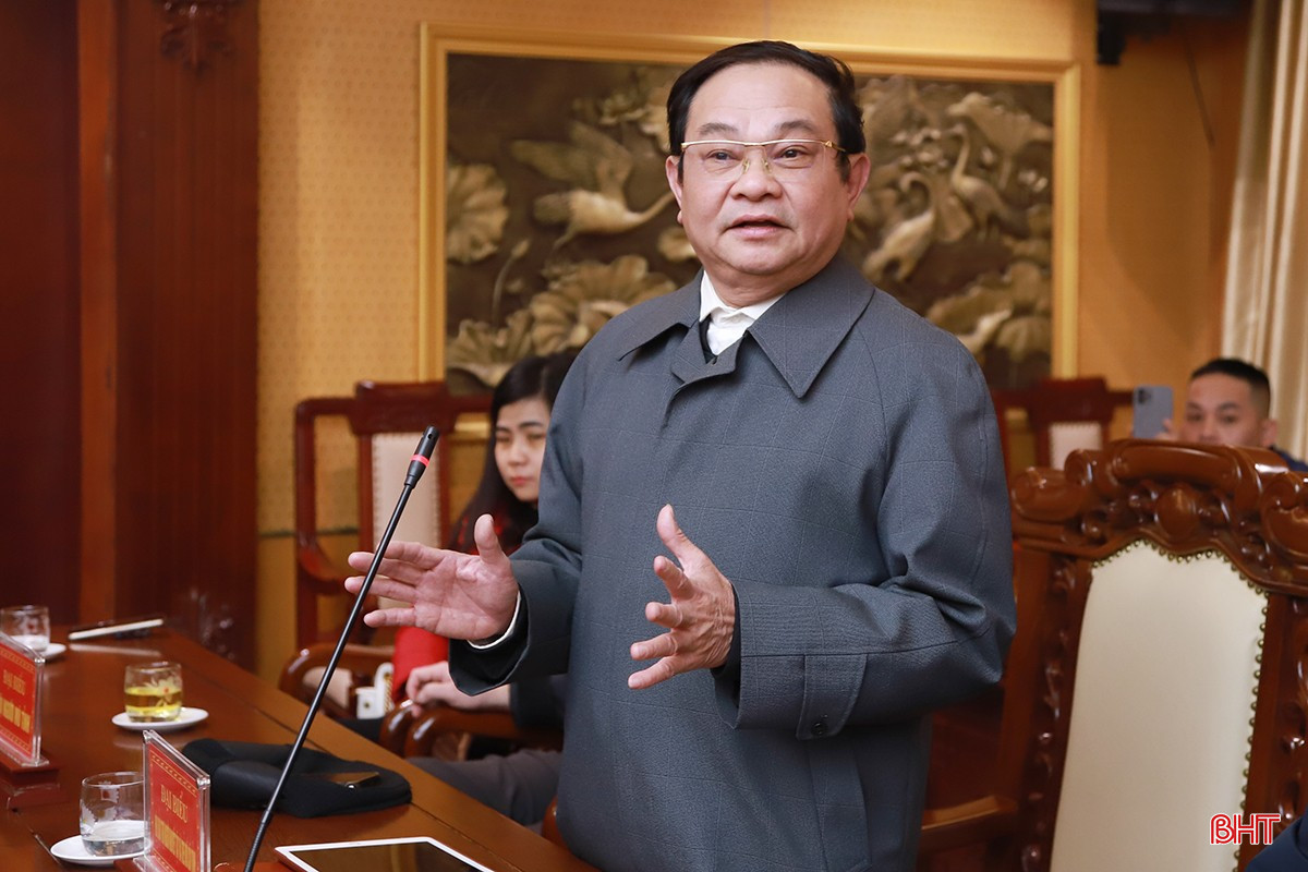 Chủ tịch Hội Bảo trợ người khuyết tật và trẻ mồ côi tỉnh Nguyễn Văn Sơn đề xuất một số vấn đề liên quan đến chủ trương sáp nhập các hội quần chúng.