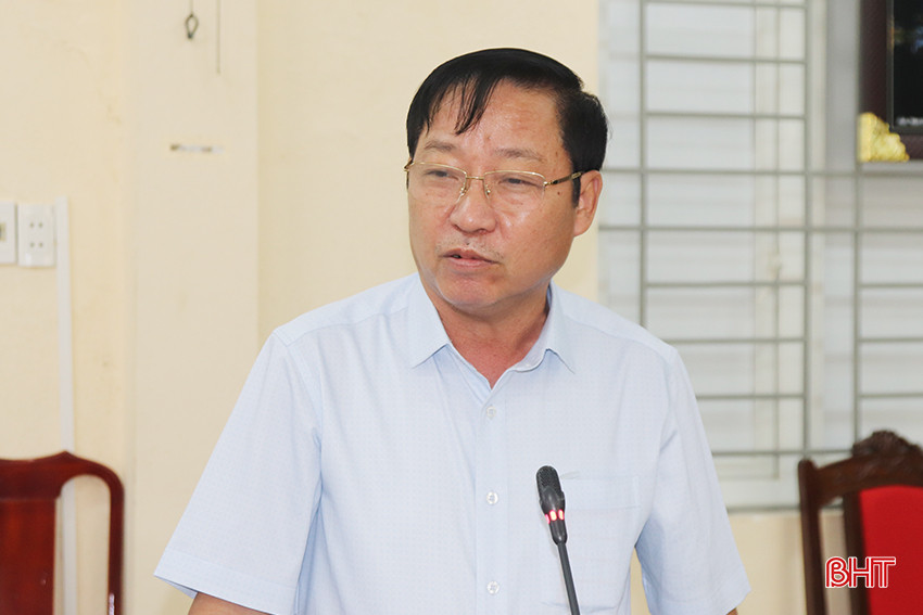 Chủ tịch UBND huyện Hương Khê - Ngô Xuân Ninh kiến nghị, đề xuất một số nội dung tại buổi làm việc.