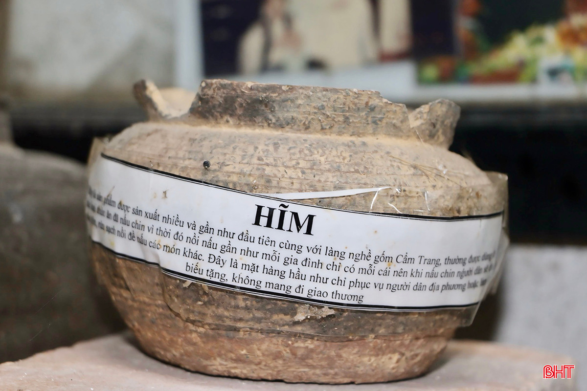 Cùng với vịm, sản phẩm hĩm cũng được sản xuất nhiều, dùng để nấu chín thức ăn. Đây là mặt hàng gần như chỉ phục vụ cho người dân địa phương.