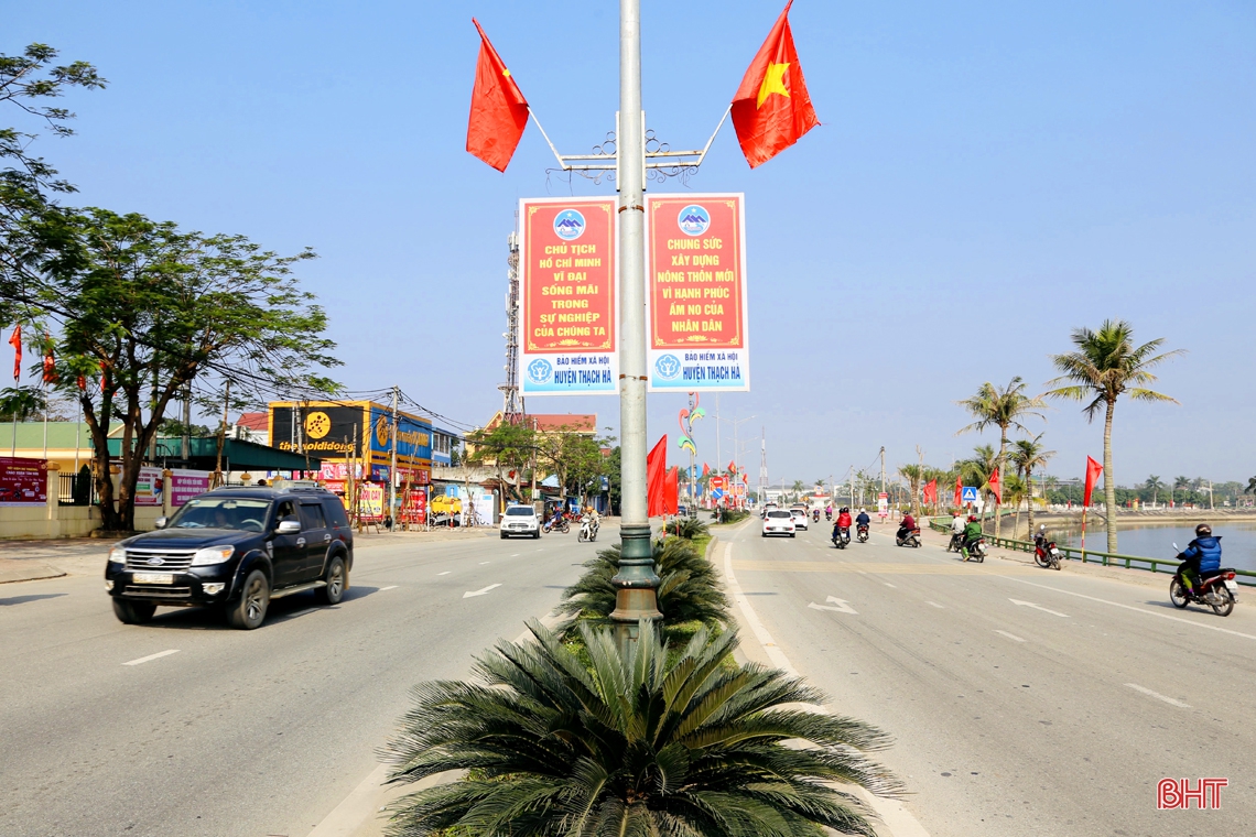 Hà Tĩnh rực rỡ cờ hoa chào mừng Đại hội XIII của Đảng