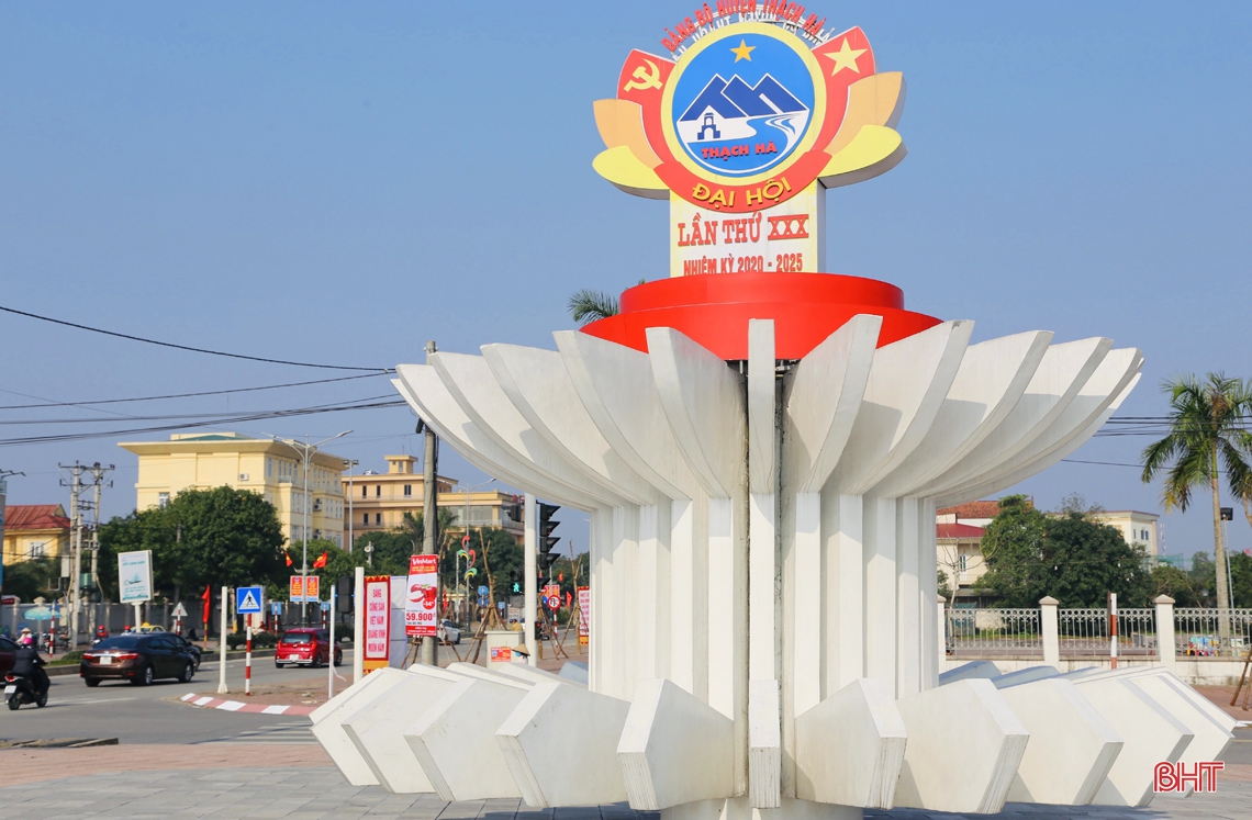 Hà Tĩnh rực rỡ cờ hoa chào mừng Đại hội XIII của Đảng