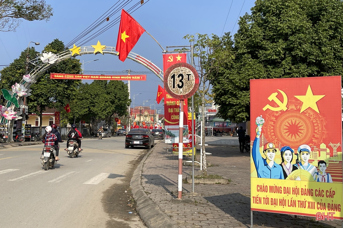 Hà Tĩnh rực rỡ cờ hoa chào mừng Đại hội XIII của Đảng