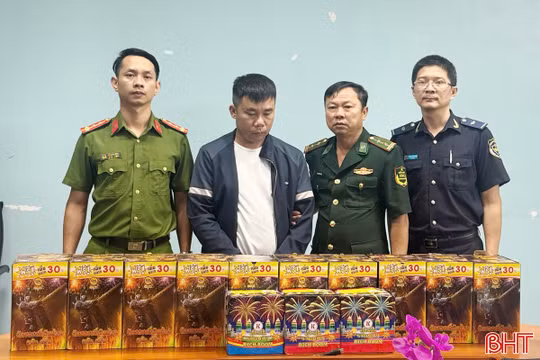 Khởi tố đối tượng vận chuyển 26 kg pháo lậu qua Cửa khẩu quốc tế Cầu Treo
