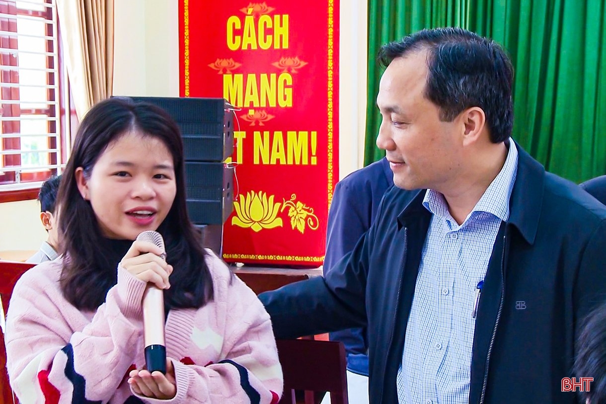 Bí thư Tỉnh ủy tặng quà tết tại Làng Trẻ em mồ côi Hà Tĩnh