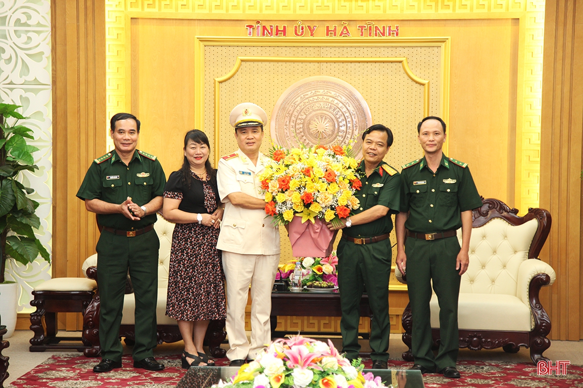 Lãnh đạo Hà Tĩnh chúc mừng Thiếu tướng Lê Văn Hà